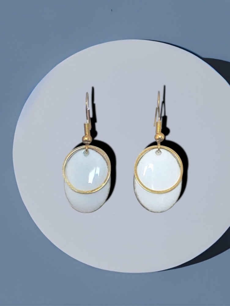 Boucles d'oreilles émail sur cuivre balnches - DRAGEES Dorées