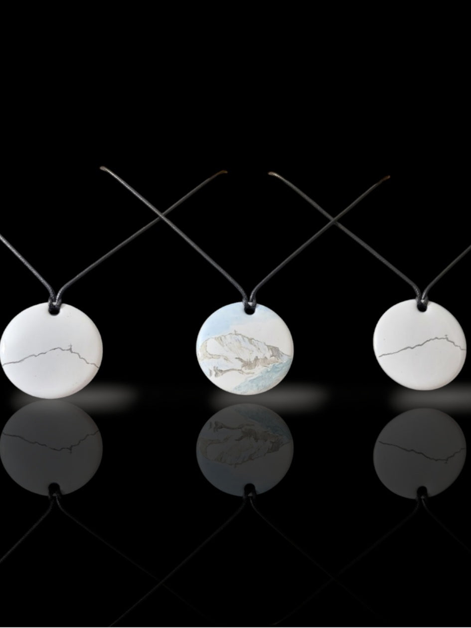 Grand pendentif en email sur cuivre - SAINTE VICTOIRE