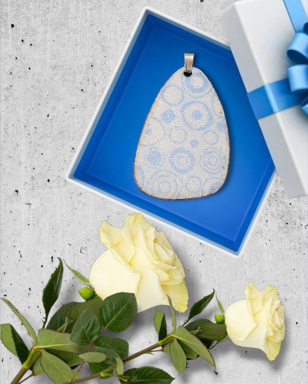 Pendentif BULLES GIVREES - Email opaque blanc et bleu