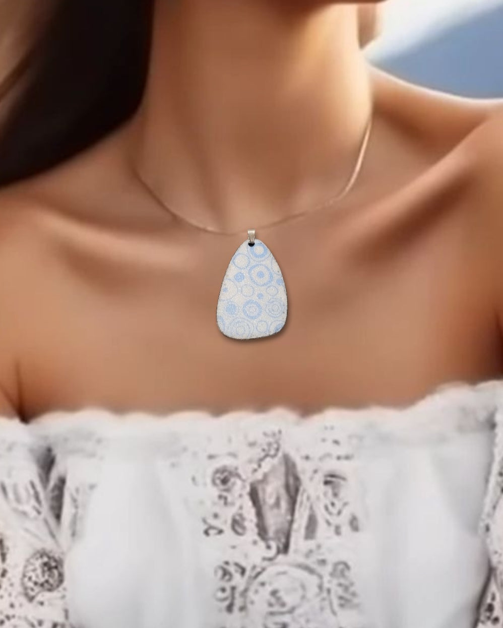 Pendentif BULLES GIVREES - Email opaque blanc et bleu