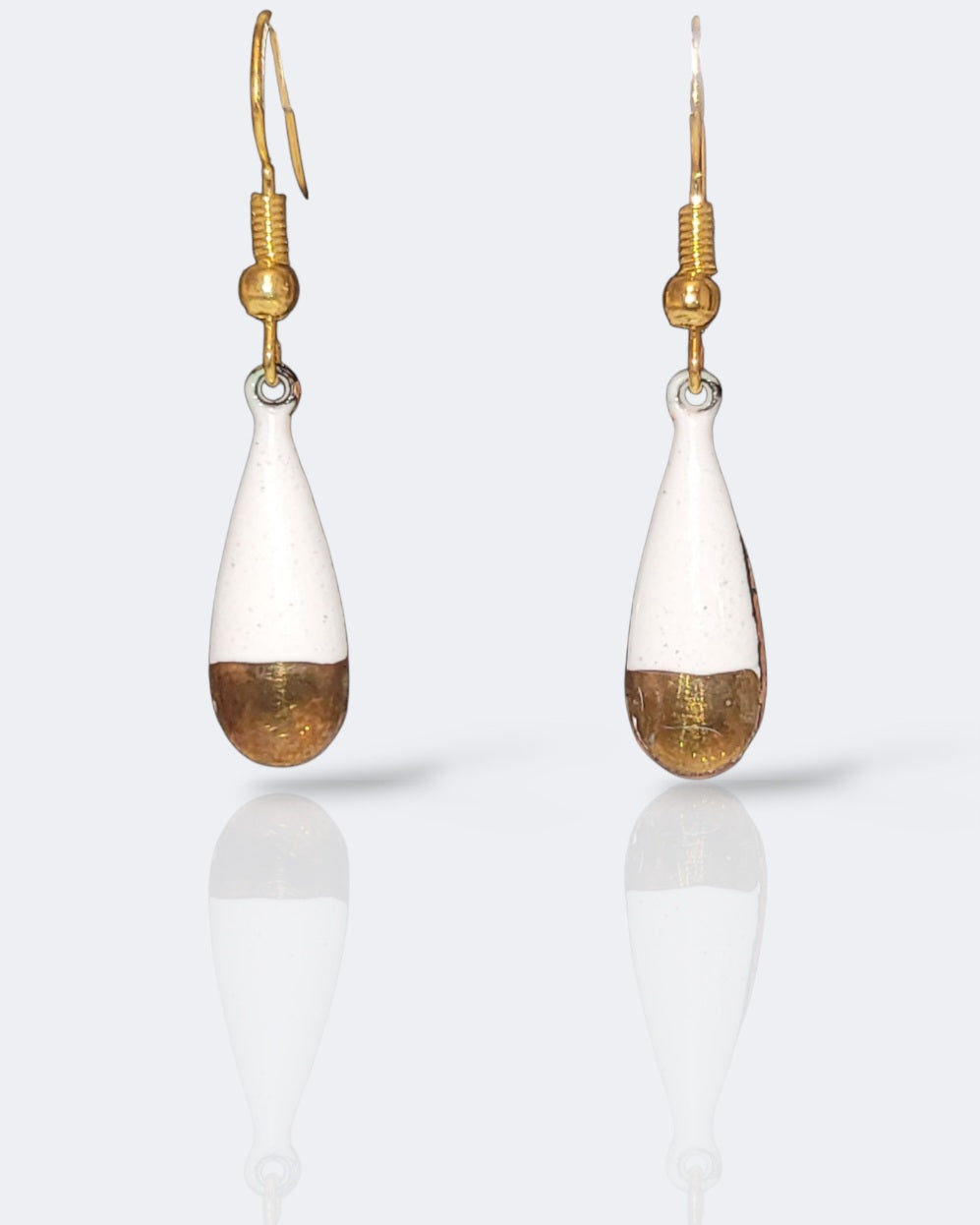 Petites boucles d'oreilles émail sur cuivre et or - GOUTTE D'OR - Maison CALUB