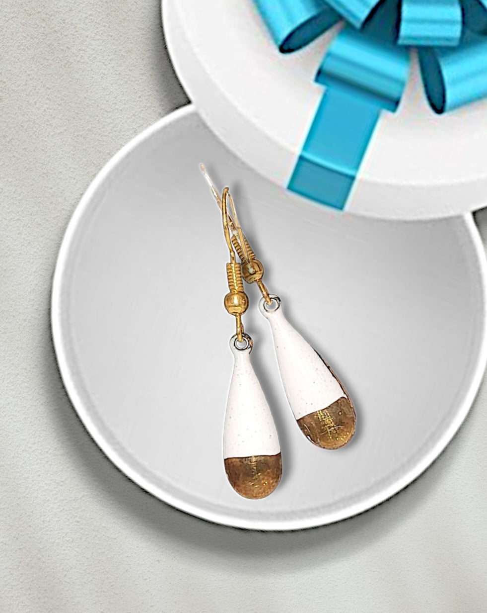 Petites boucles d'oreilles émail sur cuivre et or - GOUTTE D'OR - Maison CALUB