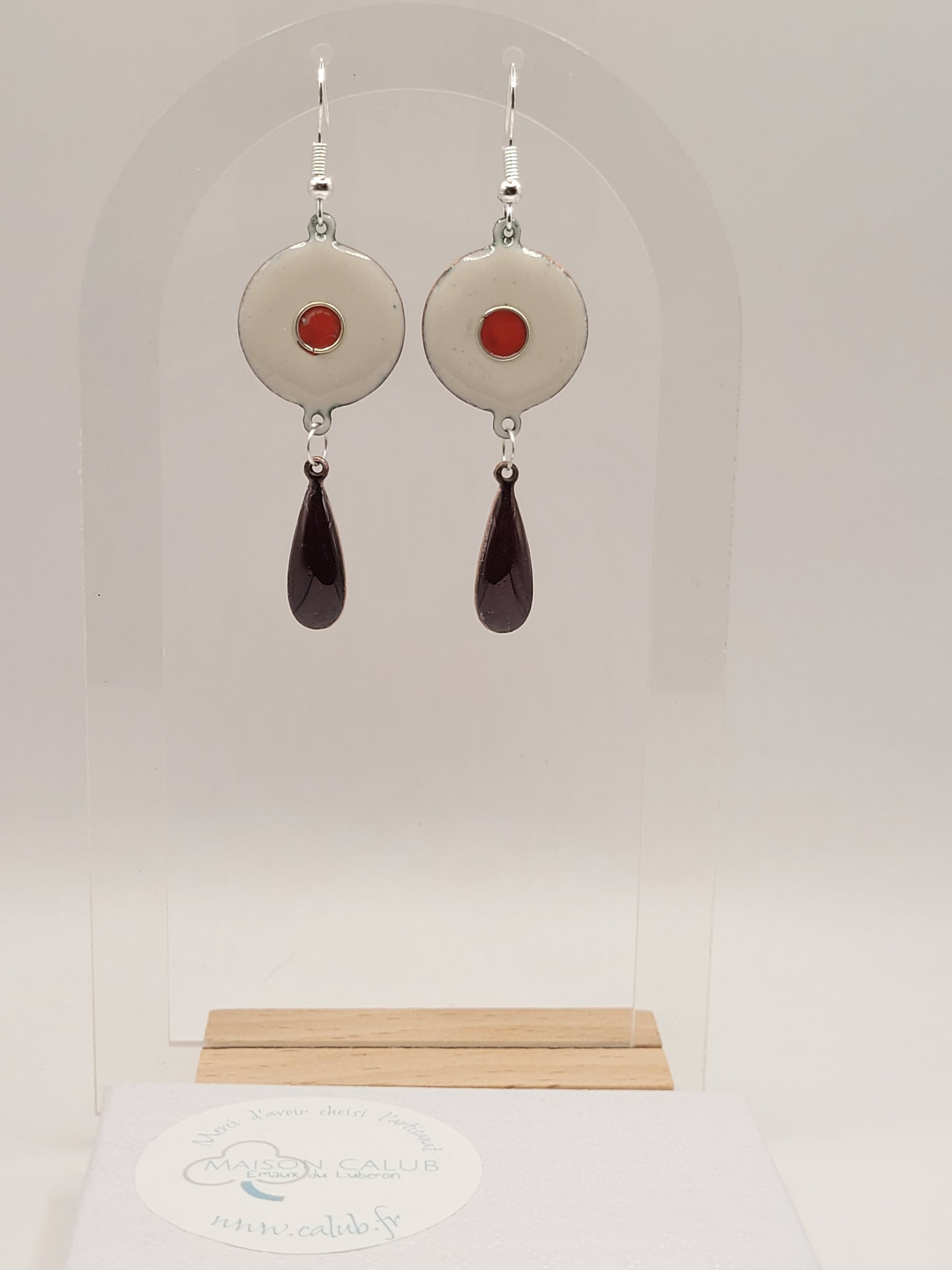 boucles d'oreilles doubles suspendues rouge vif et rouge profond en email sur cuivre chez maison Calub
