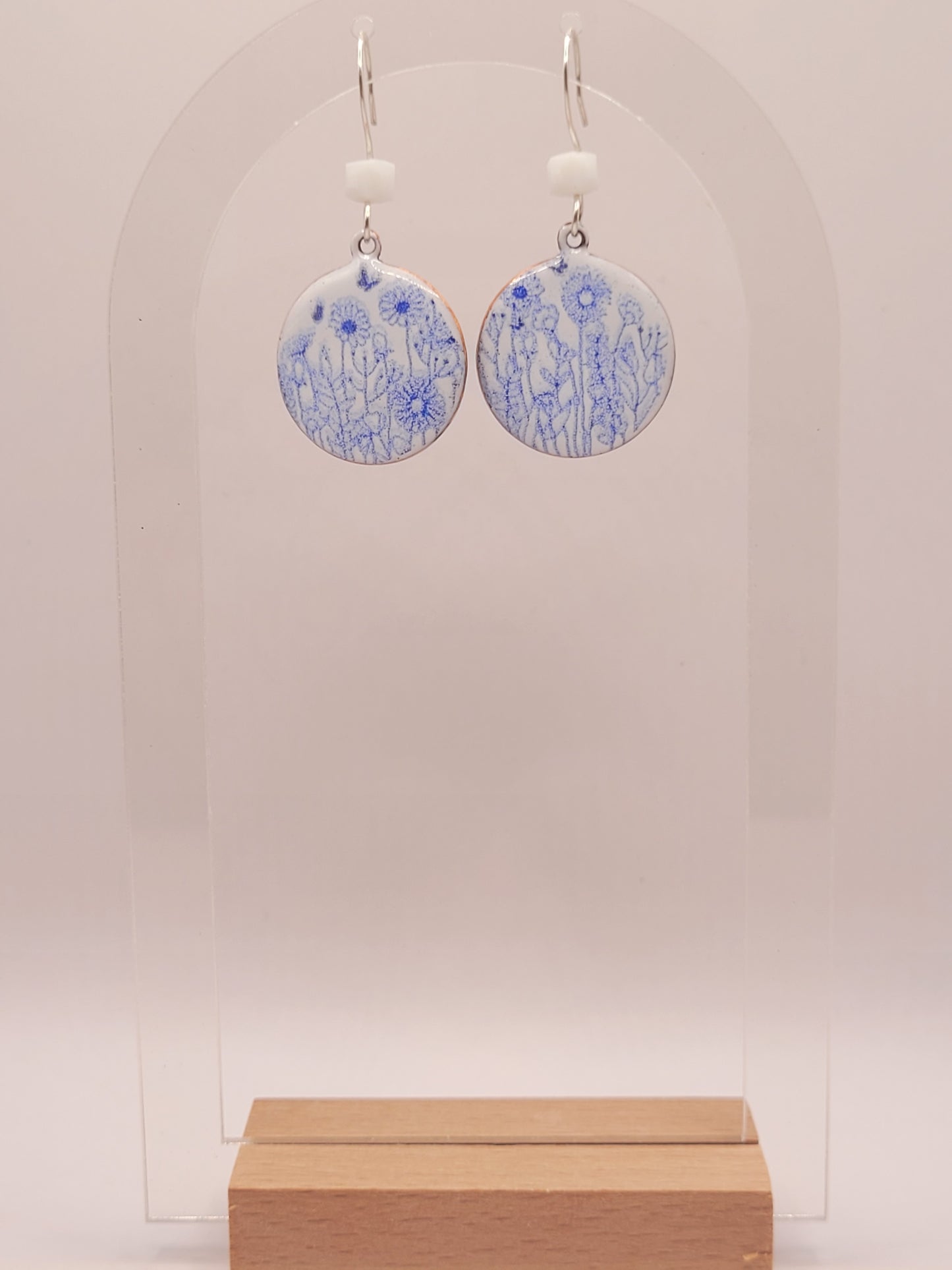 boucles d'oreilles effet porcelaine de maison Calub, email sur cuivre fabriqué main, pendant forme ronde