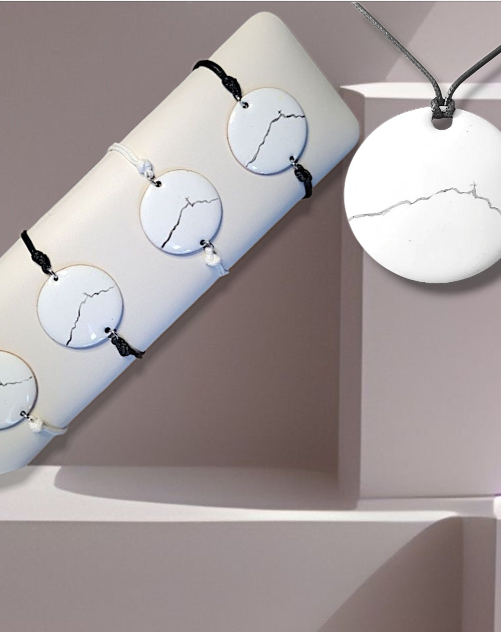 bracelet en émail sur cuivre montagne saint-victoire de couleur blanc embleme de la provence chez maison CALUB