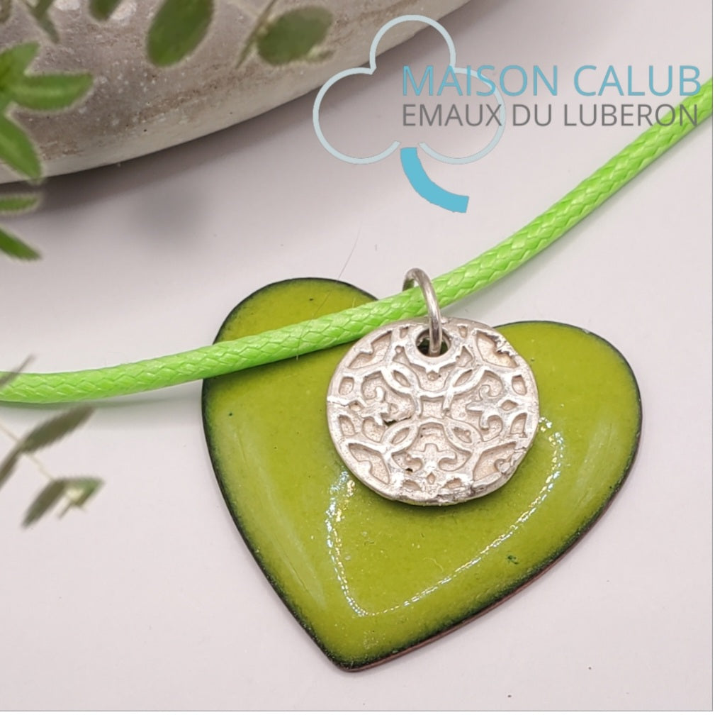 Collier avec pendentif Cœur Vert Arabesques – Émail Grand Feu sur Cuivre - Maison CALUB