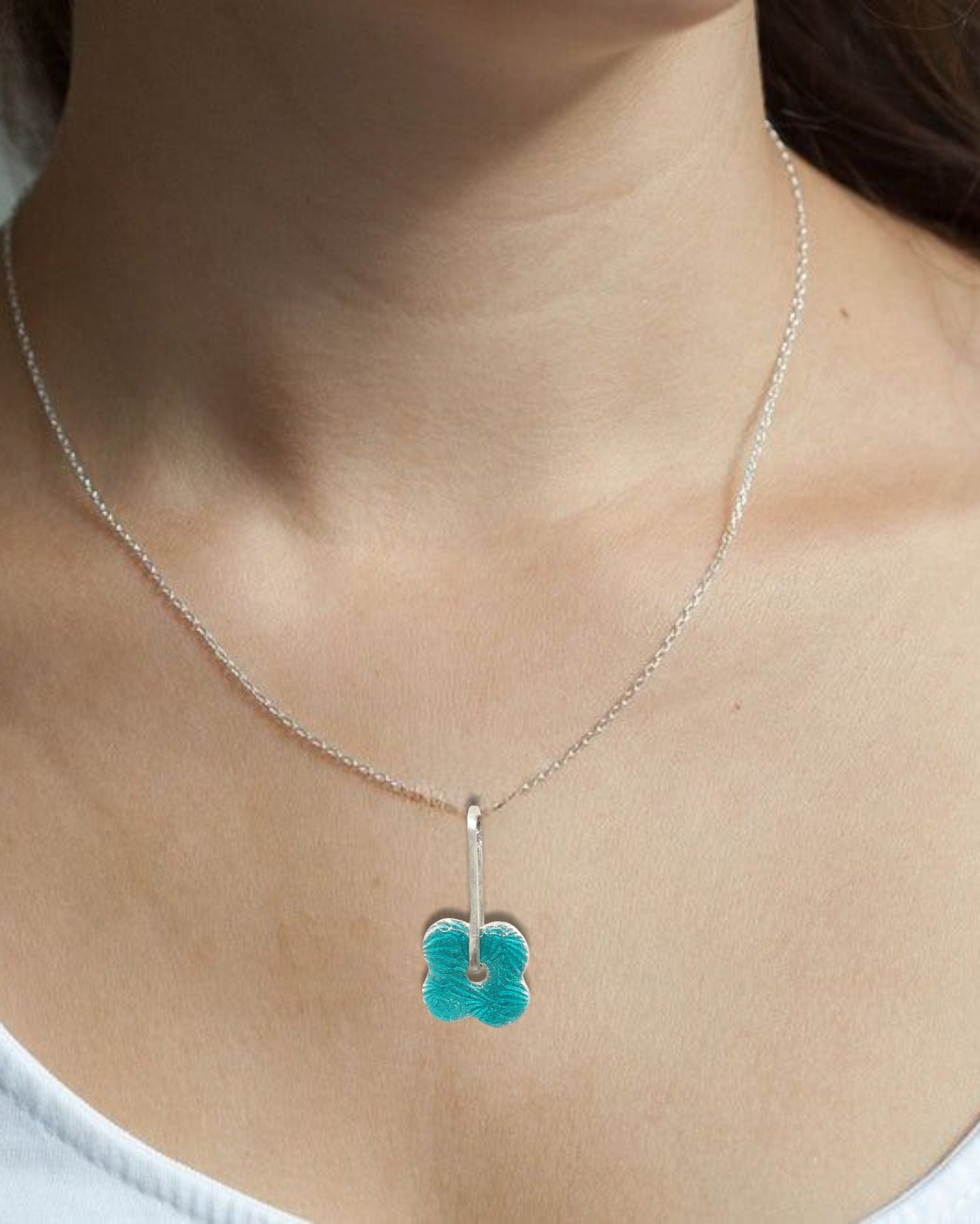 pendentif fleur bleu ou vert en email grand feu basse-taille sur argent fin -maison CALUB