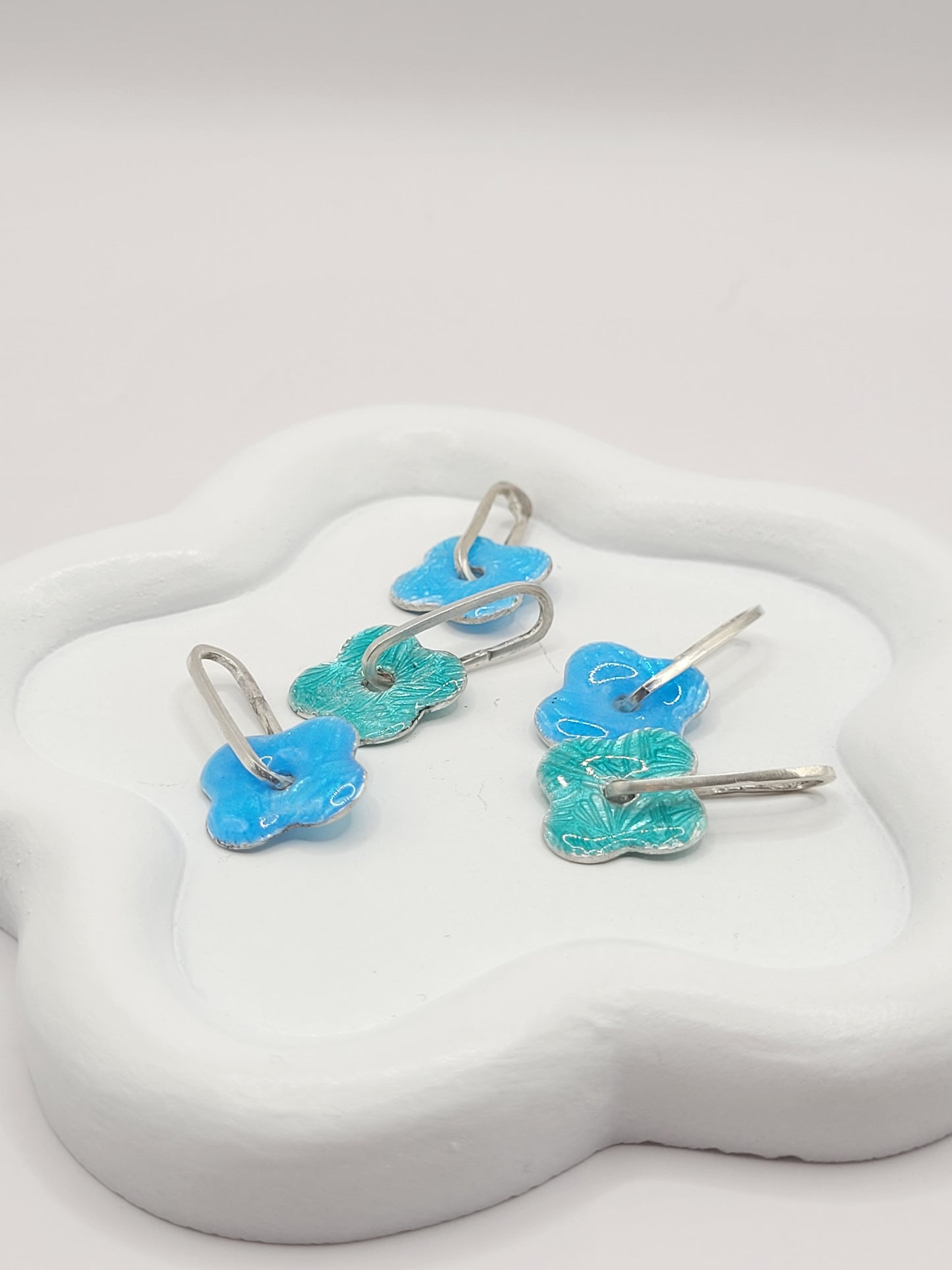 pendentifs fleur bleus et verts en email grand feu basse-taille sur argent fin -maison CALUB