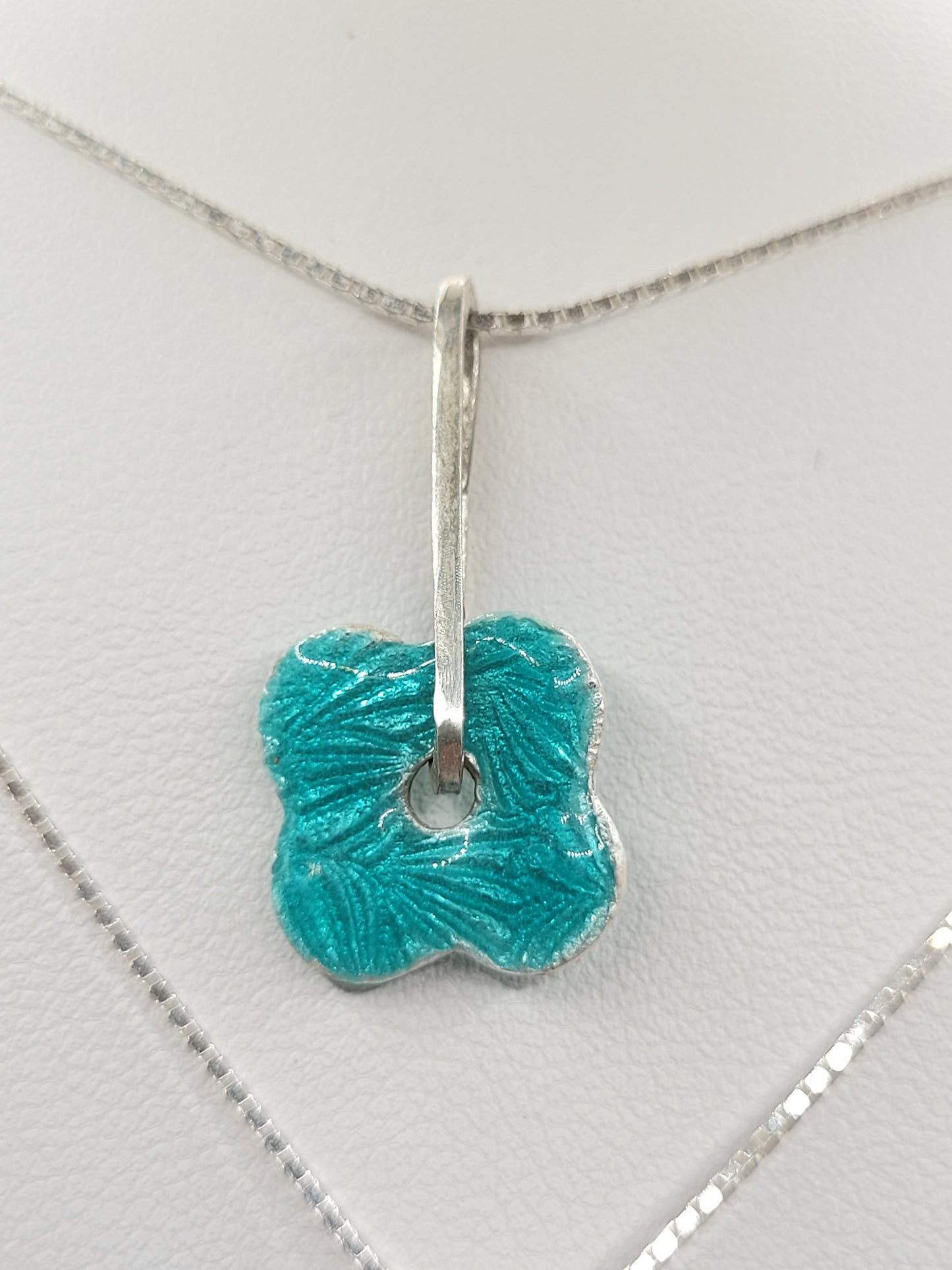 pendentifs fleur vert en email grand feu basse-taille sur argent fin -maison CALUB