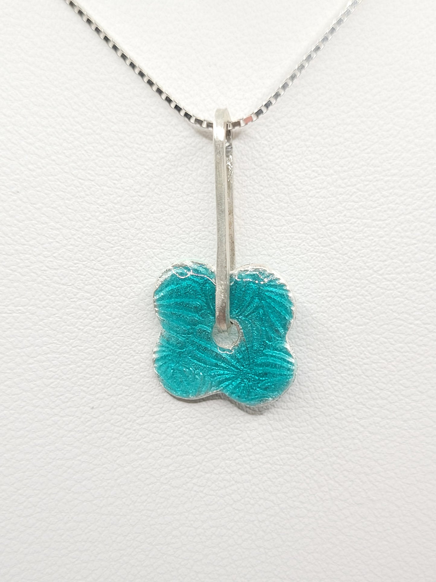 pendentif fleur bleu ou vert en email grand feu basse-taille sur argent fin -maison CALUB
