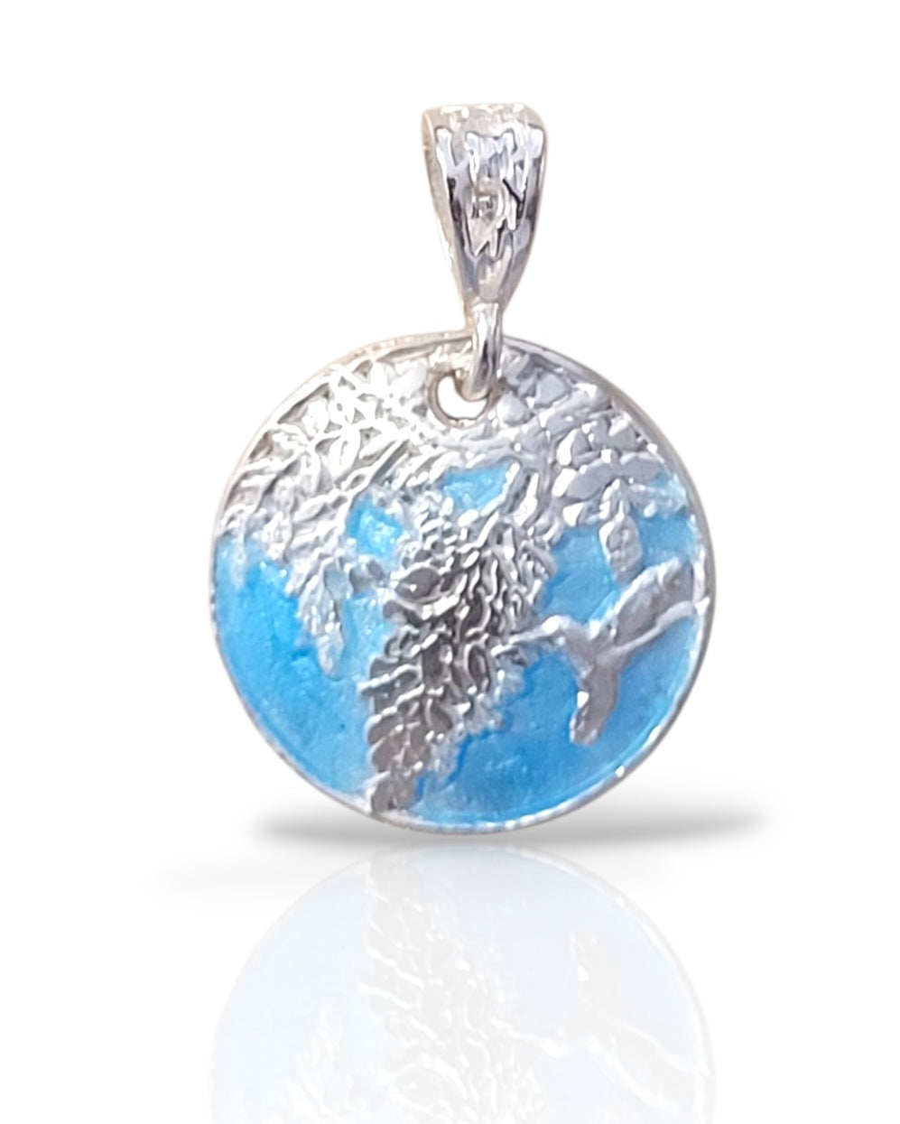 pendentif glycine en émail grand feu technique du champlevé couleur bleu ciel - maison CALUB