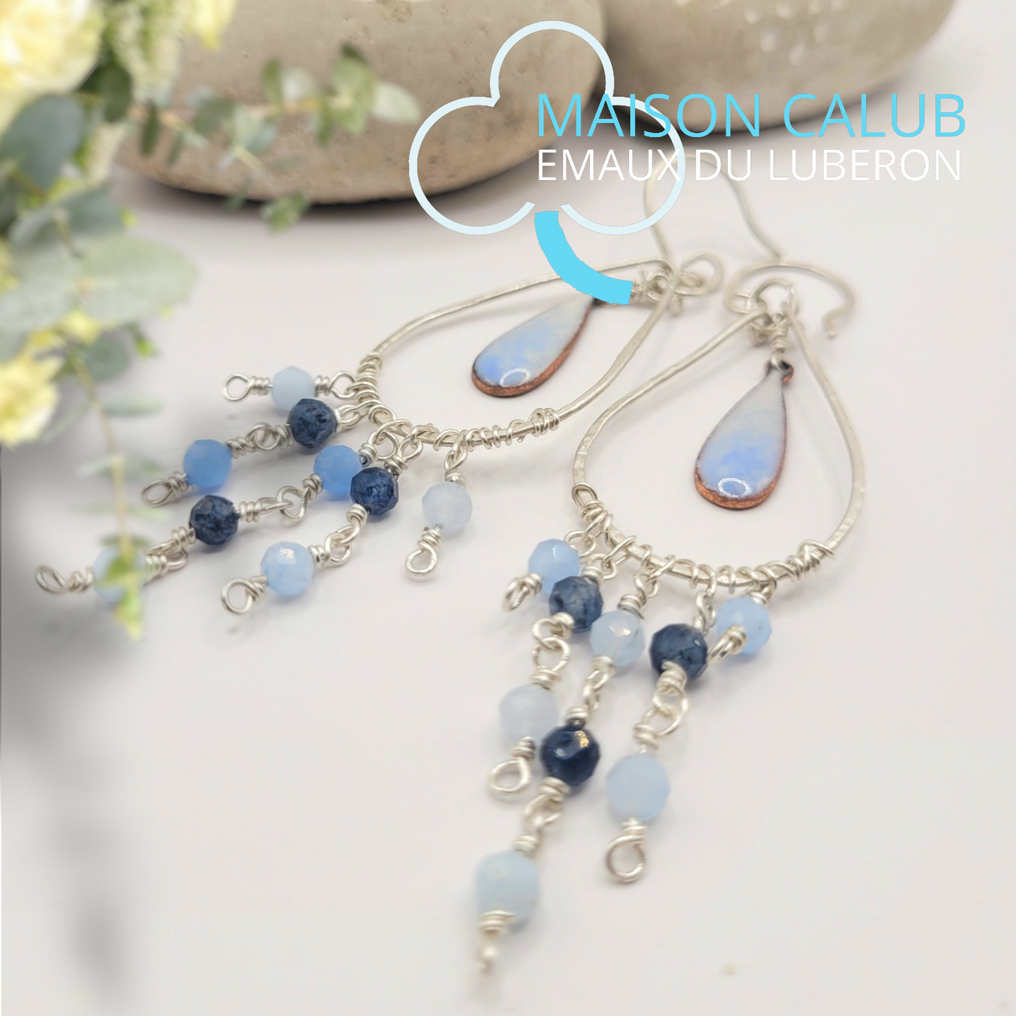Boucles d'oreilles Chandelier Bleues ciel - Émail argent et pierres - Collection Les Uniques