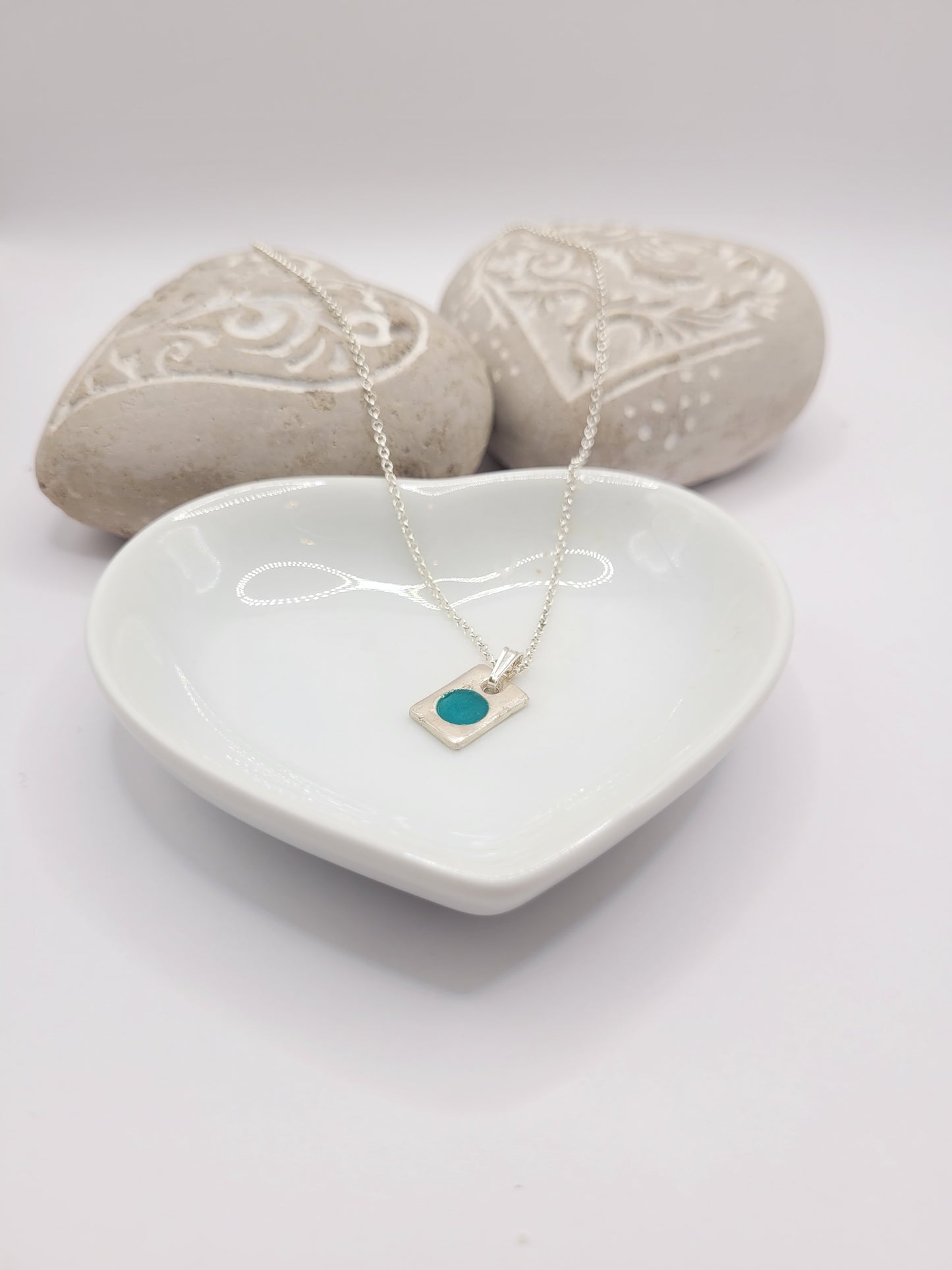 collier moderne en émail grand feu vert translucide sur argent fin plique-à-jour maison CALUB