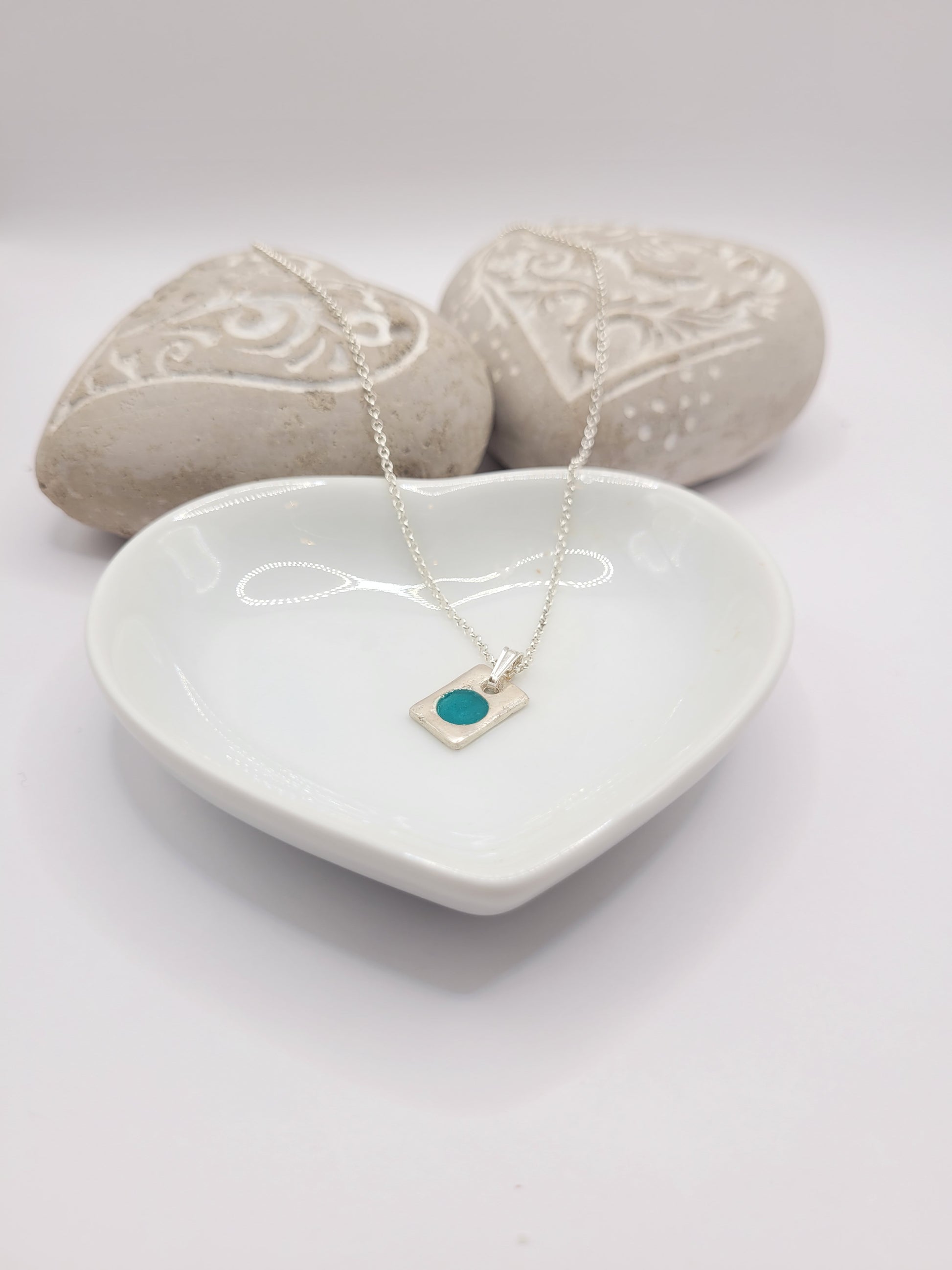 collier moderne en émail grand feu vert translucide sur argent fin plique-à-jour maison CALUB