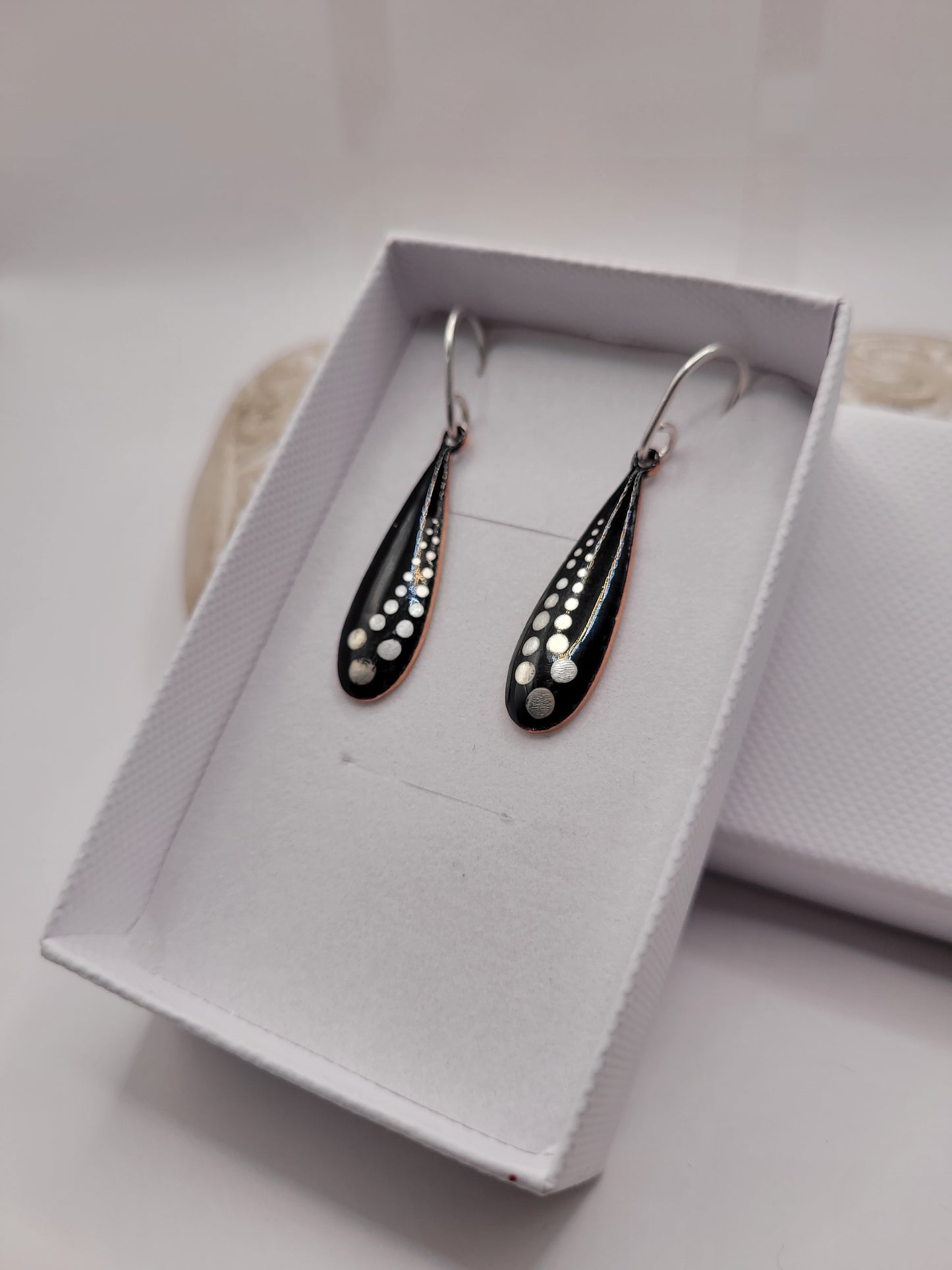 Boucles d'Oreilles Gouttes Émail Noir - Pois Lustre d'Argent - Argent 950 - Fait Main