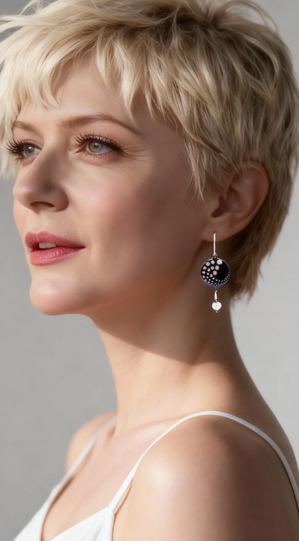 Boucles d'Oreilles Rondes Émail Noir - Pois Lustre d'Argent - Perle Argent Satiné - Fait Main