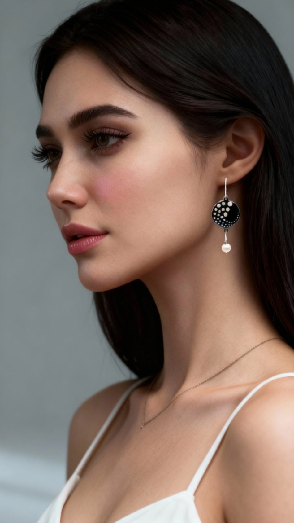 Boucles d'Oreilles Rondes Émail Noir - Pois Lustre d'Argent - Perle Argent Satiné - Fait Main