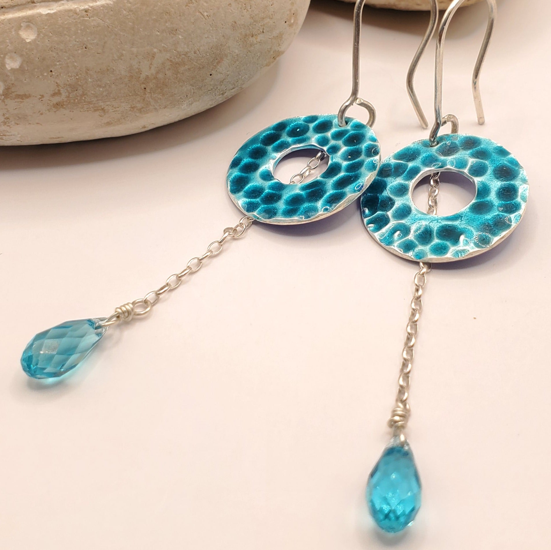 Bijou email artisanal sur argent, pendentifs cristal bleu facetté, fait main en France