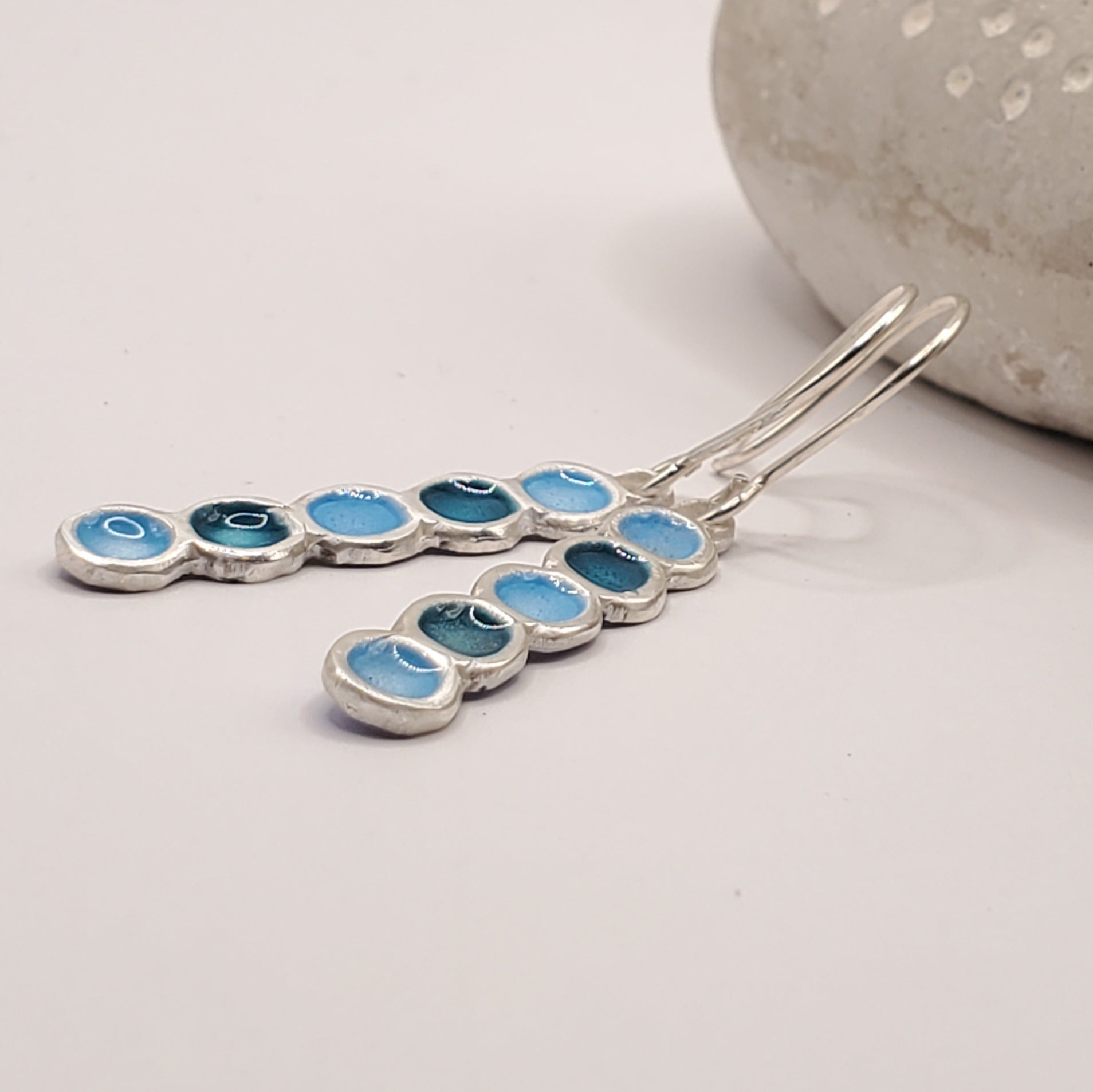 Bijou emaux grand feu sur argent, motif cercles bleu turquoise et ciel