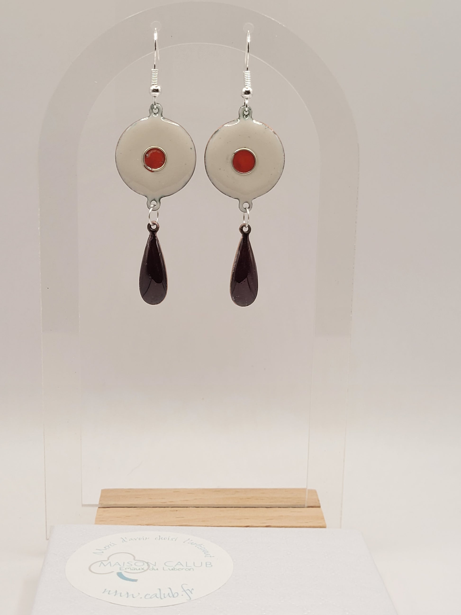boucles d'oreilles doubles suspendues rouge vif et rouge profond en email sur cuivre chez maison Calub