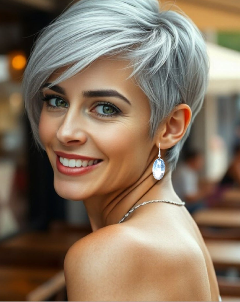 boucles d'oreilles de la collection Eau Minérale chez maison CALUB, bijou en émail sur cuivre dans les tons bleus et lustre d'argent
