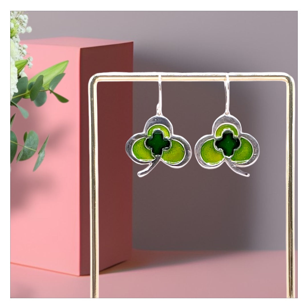 Boucles d'oreilles artisanales emaux argent, trèfle à quatre feuilles vert