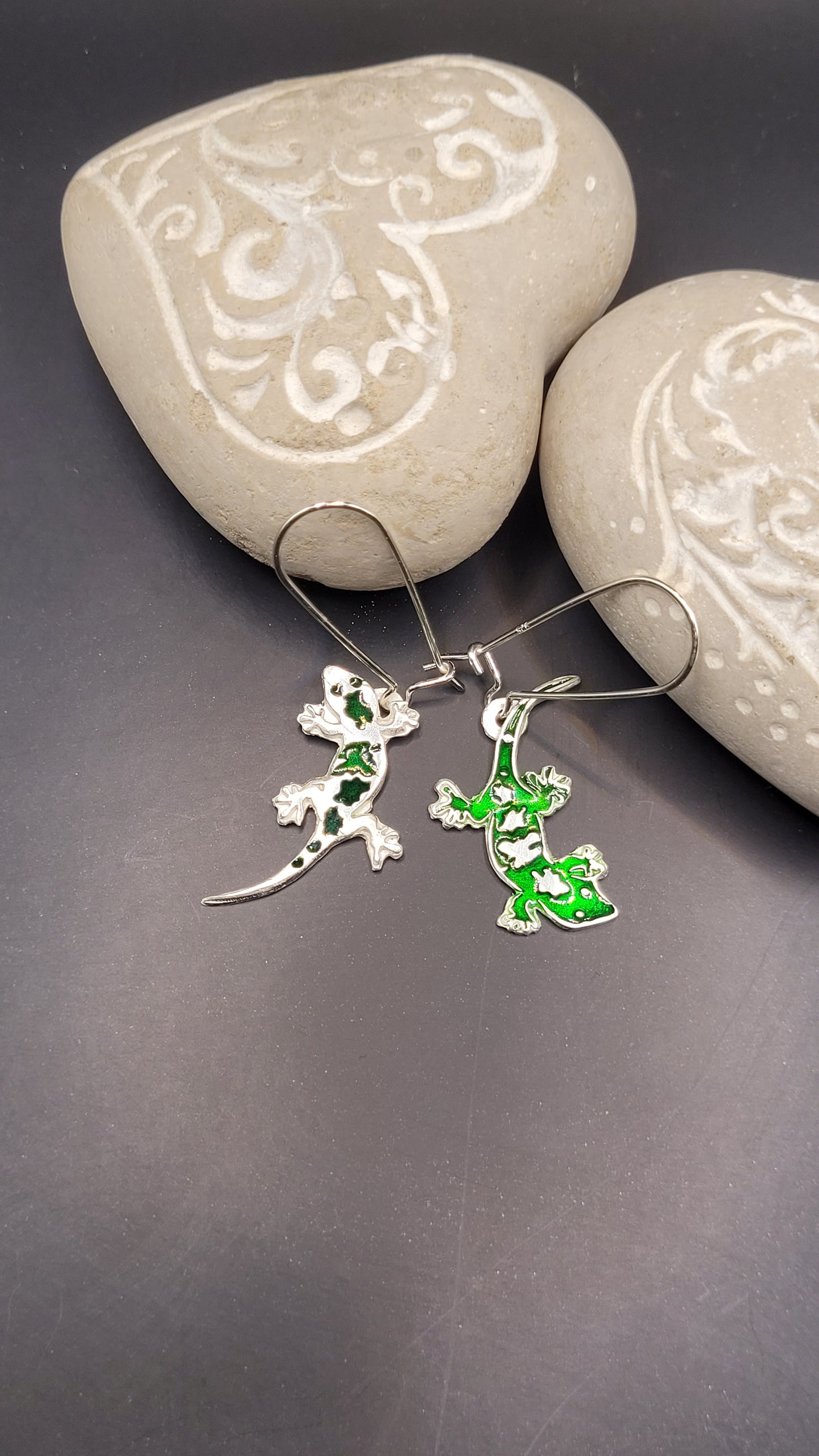 Boucles d'oreilles emaux argent gecko, longs crochets argent
