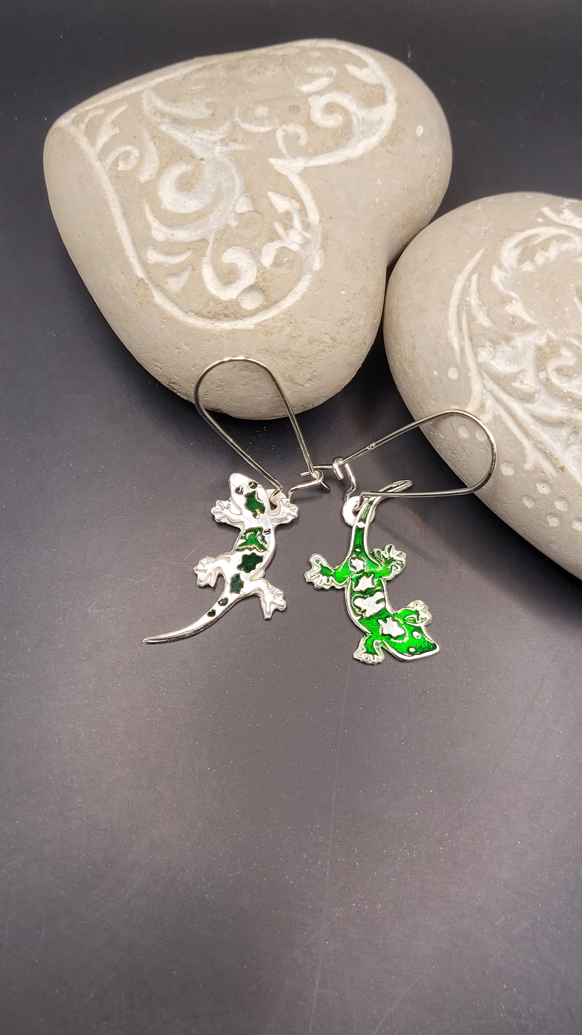 Boucles d'oreilles emaux argent gecko, longs crochets argent