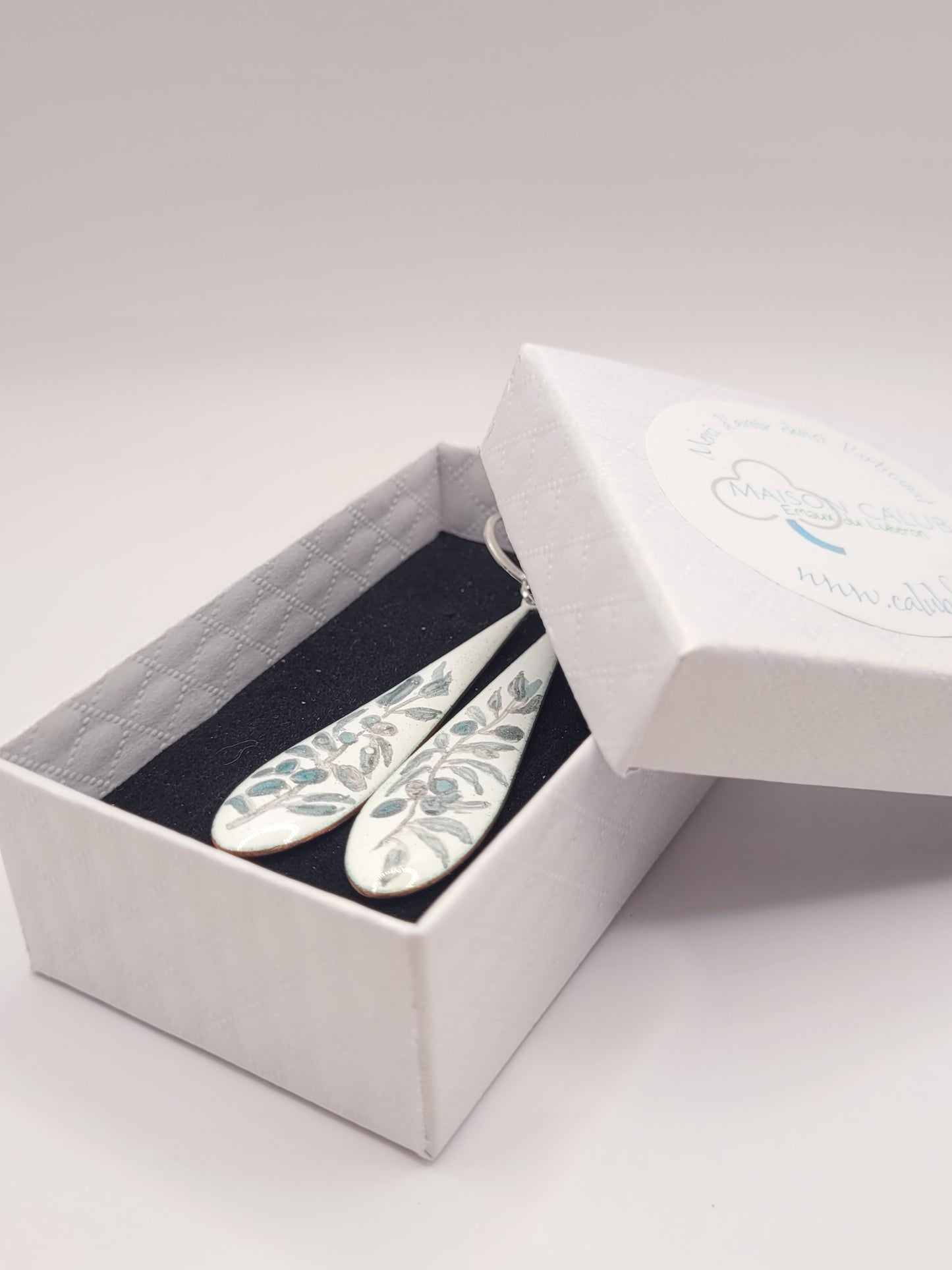 boucles d'oreilles artisanales email sur cuivre rameau d'olivier peint à la main maison calub émaux cadeau original made in france