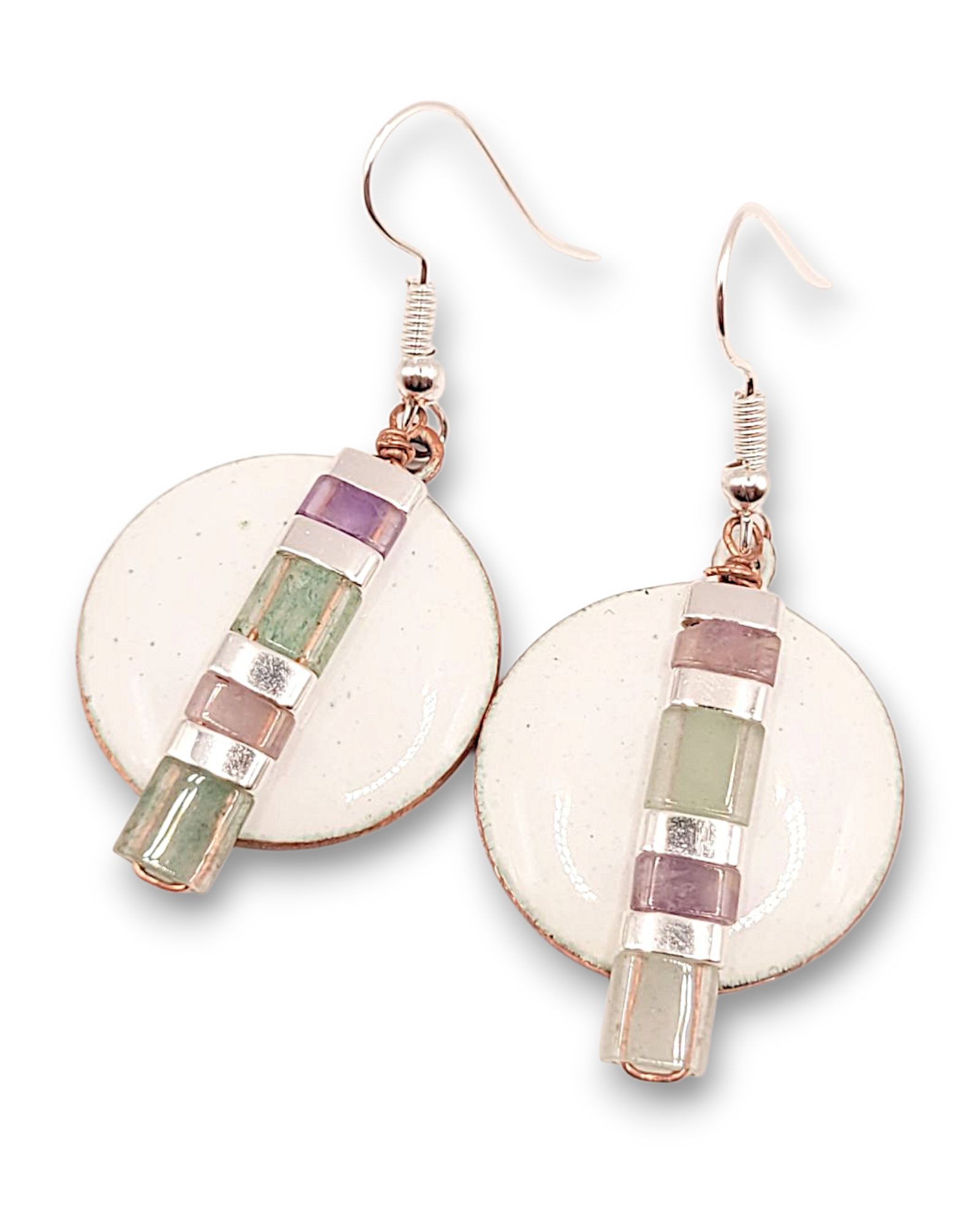 boucles d'oreilles rondes pendant emaux de la maison CALUB, bijou en email avec perles miyuki