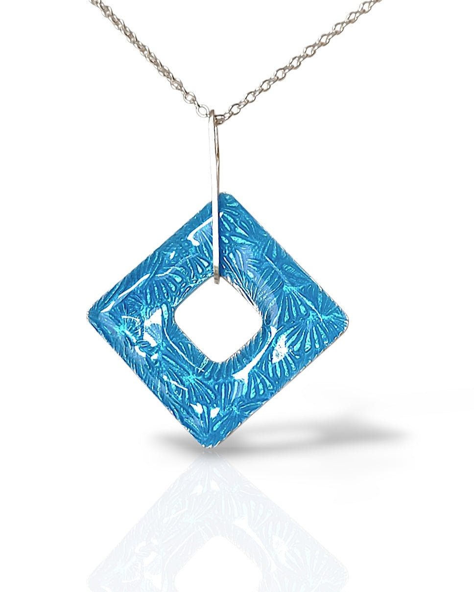 pendentif carré émail sur argent fin basse-taille montage sur chaine argent sterling- maison CALUB