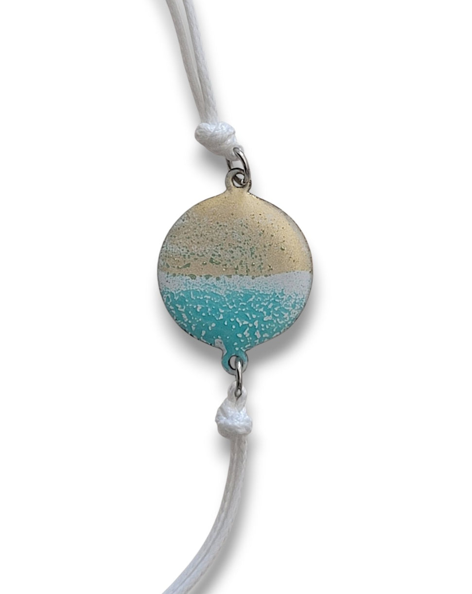 bracelet artisanal en émail . Effet plage de sable en email sur cuivre et mica naturel, fabriqué main, une création maison calub, émaux opaques et translucides