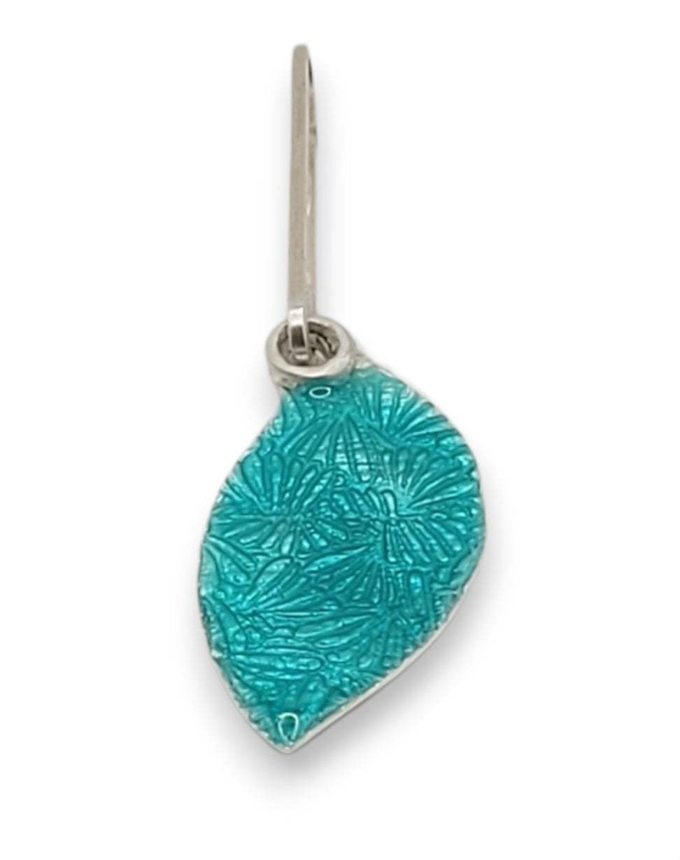 pendentif en email grand feu vert motif de feuille basse-taille sur argent fin - bijou artisanal maison calub. Emaux translucides