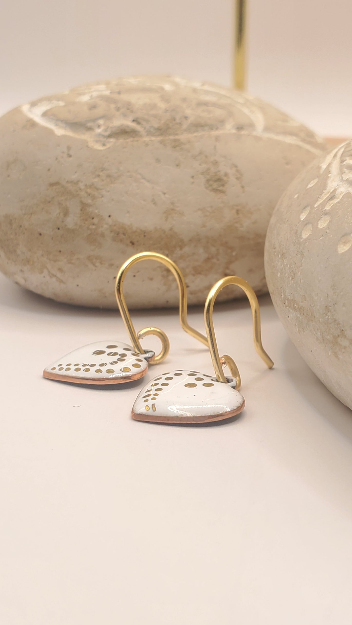 Boucles d'Oreilles Cœur Blanc et Or – Émail Grand Feu sur Cuivre - Maison CALUB