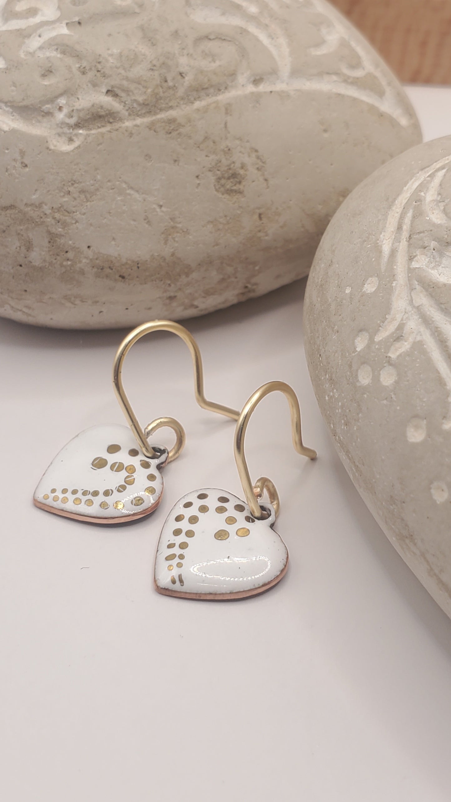 Boucles d'Oreilles Cœur Blanc et Or – Émail Grand Feu sur Cuivre - Maison CALUB