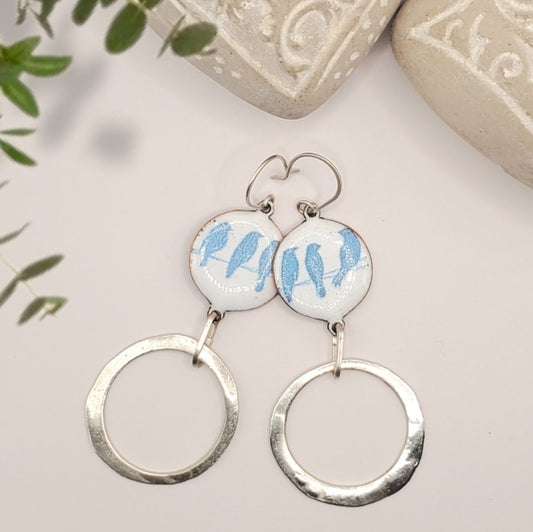 Boucles d'Oreilles Oiseaux sur le Perchoir – Émail Grand Feu - Maison CALUB