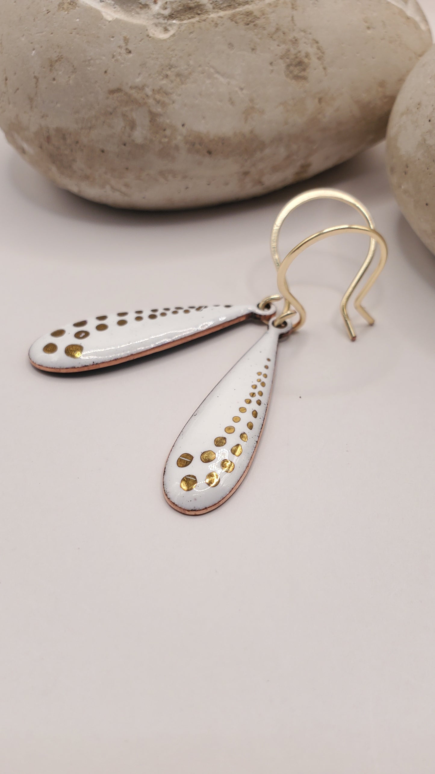 Boucles d'Oreilles Gouttes Blanches et Or – Émail Grand Feu sur Cuivre - Maison CALUB