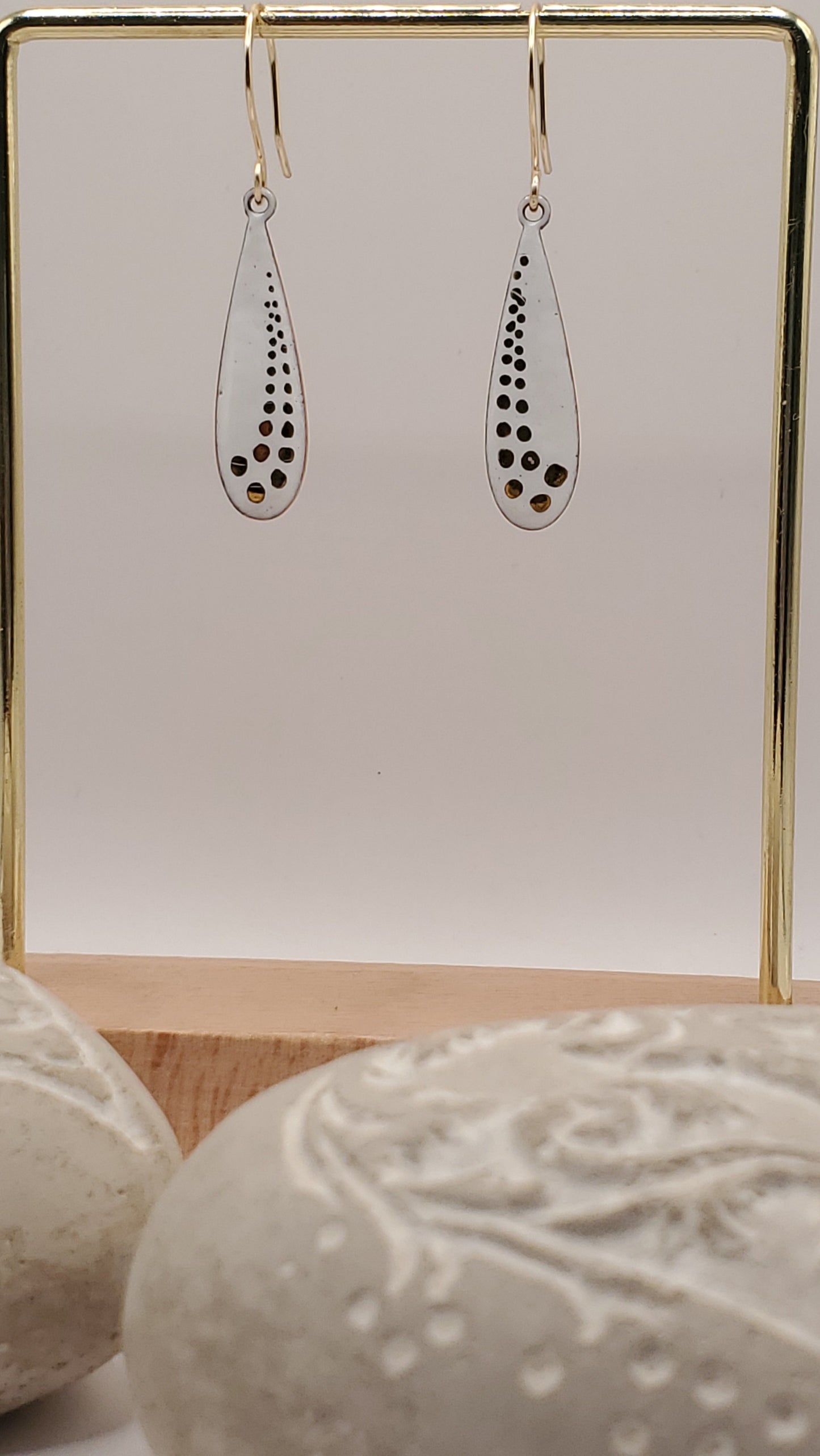 Boucles d'Oreilles Gouttes Blanches et Or – Émail Grand Feu sur Cuivre - Maison CALUB