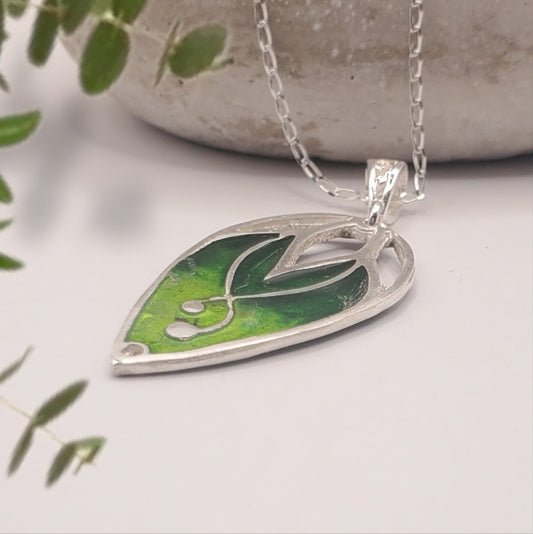 Pendentif Bourgeon Vert – Émail Grand Feu sur Argent Fin - Maison CALUB