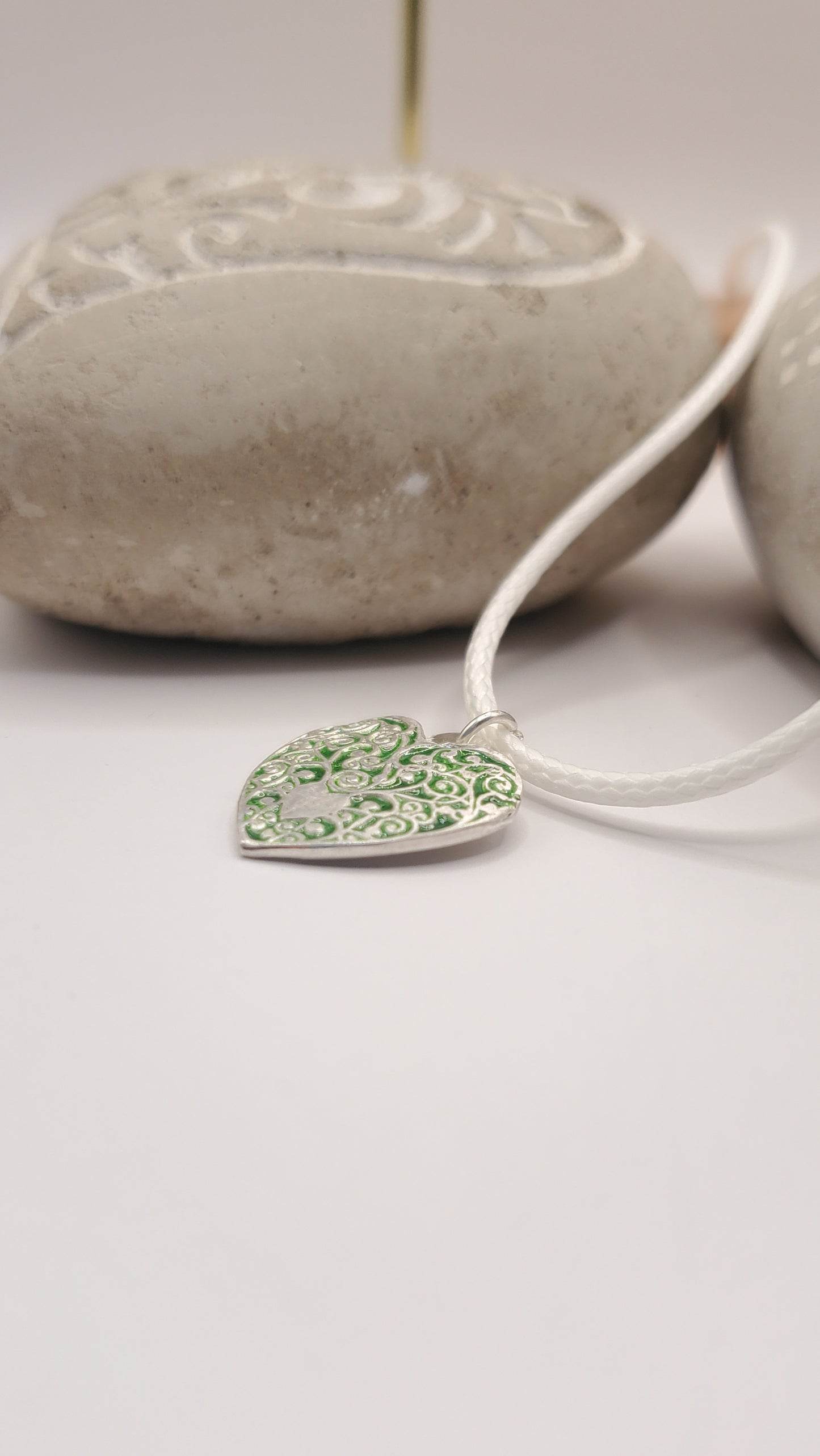 Pendentif Cœur Vert Arabesques – Émail Grand Feu sur Argent Fin - Maison CALUB