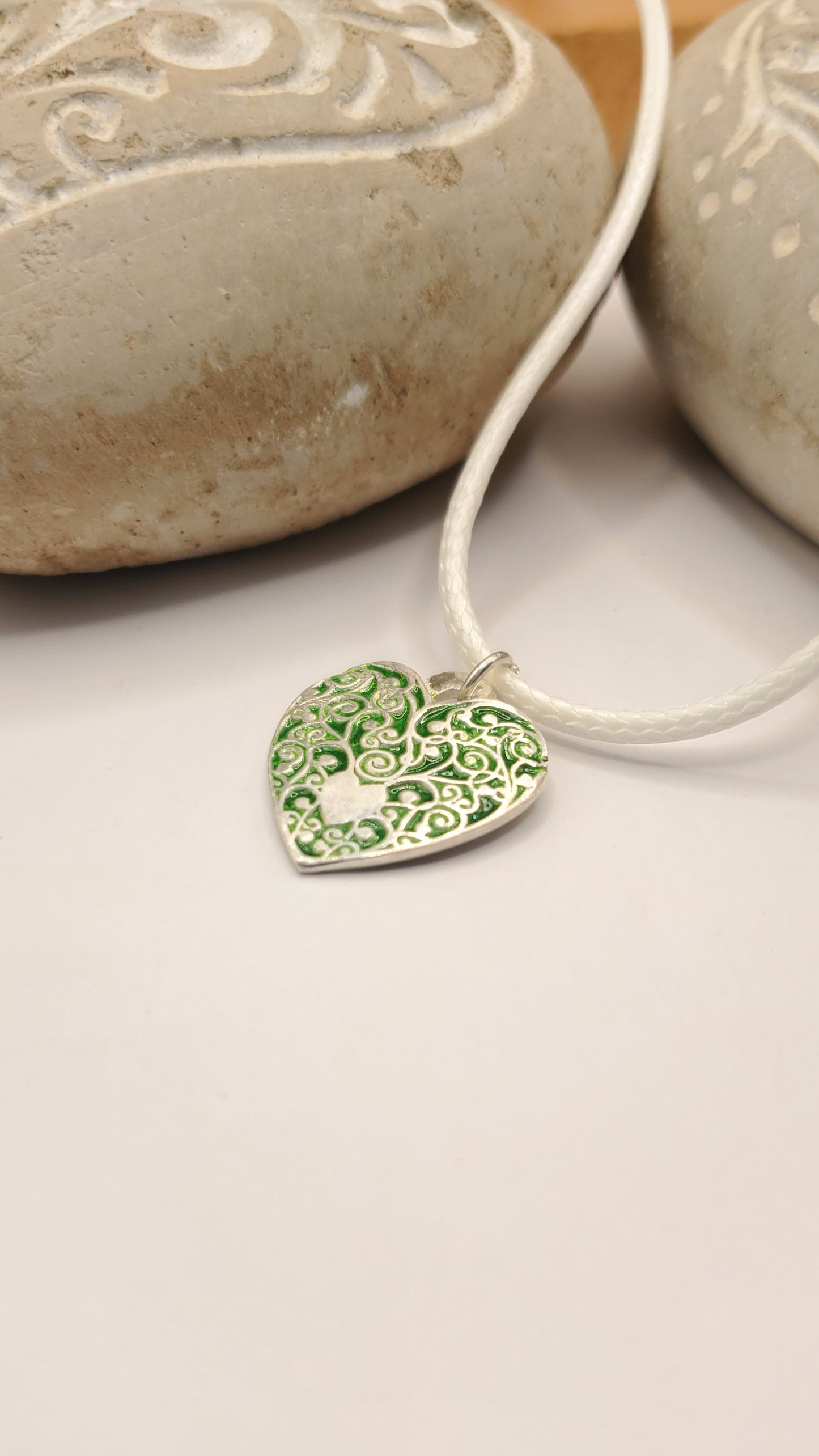 Pendentif Cœur Vert Arabesques – Émail Grand Feu sur Argent Fin - Maison CALUB