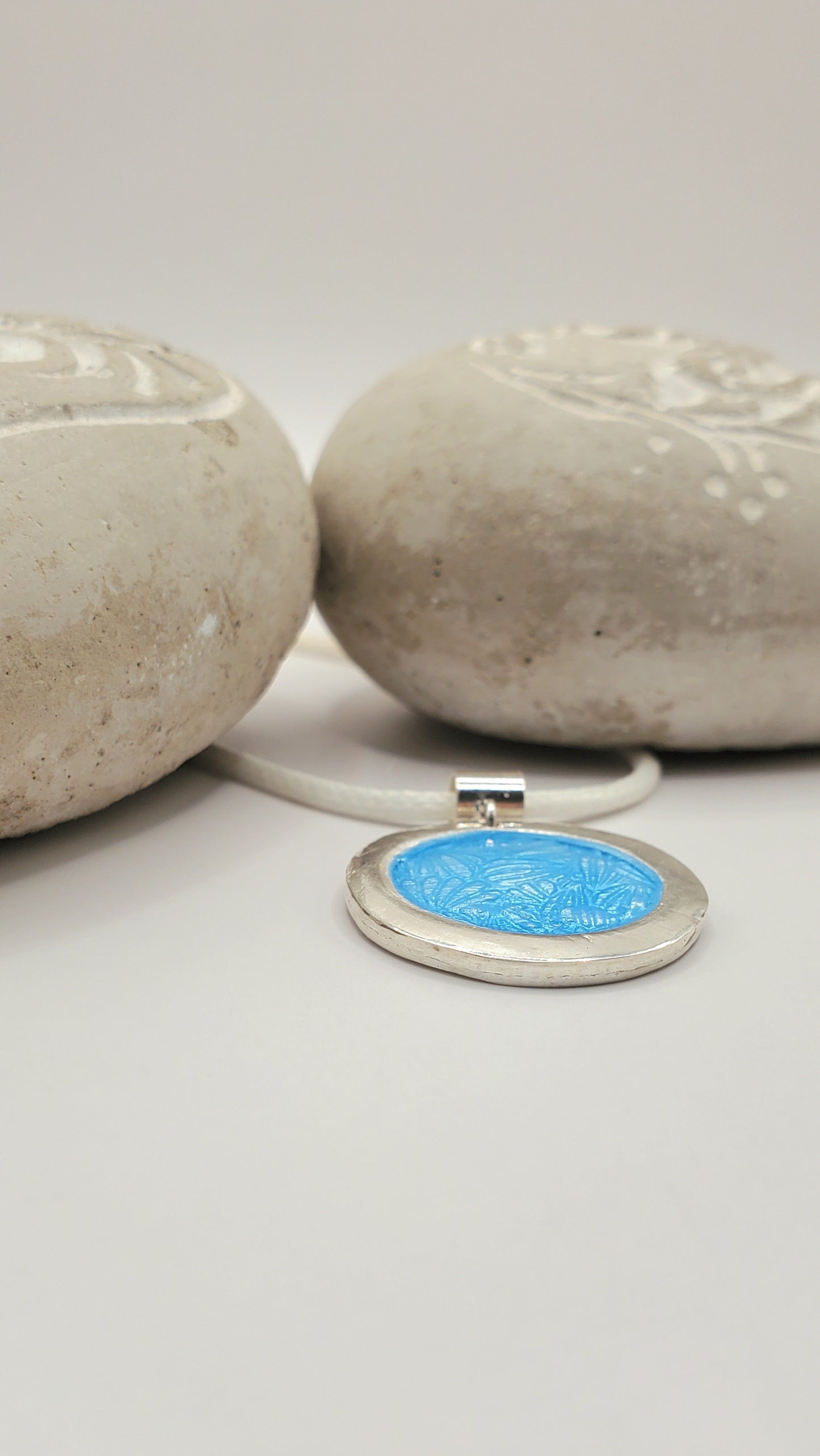 Pendentif Rond bleu Provence – Émail Grand Feu sur Argent Fin - Maison CALUB