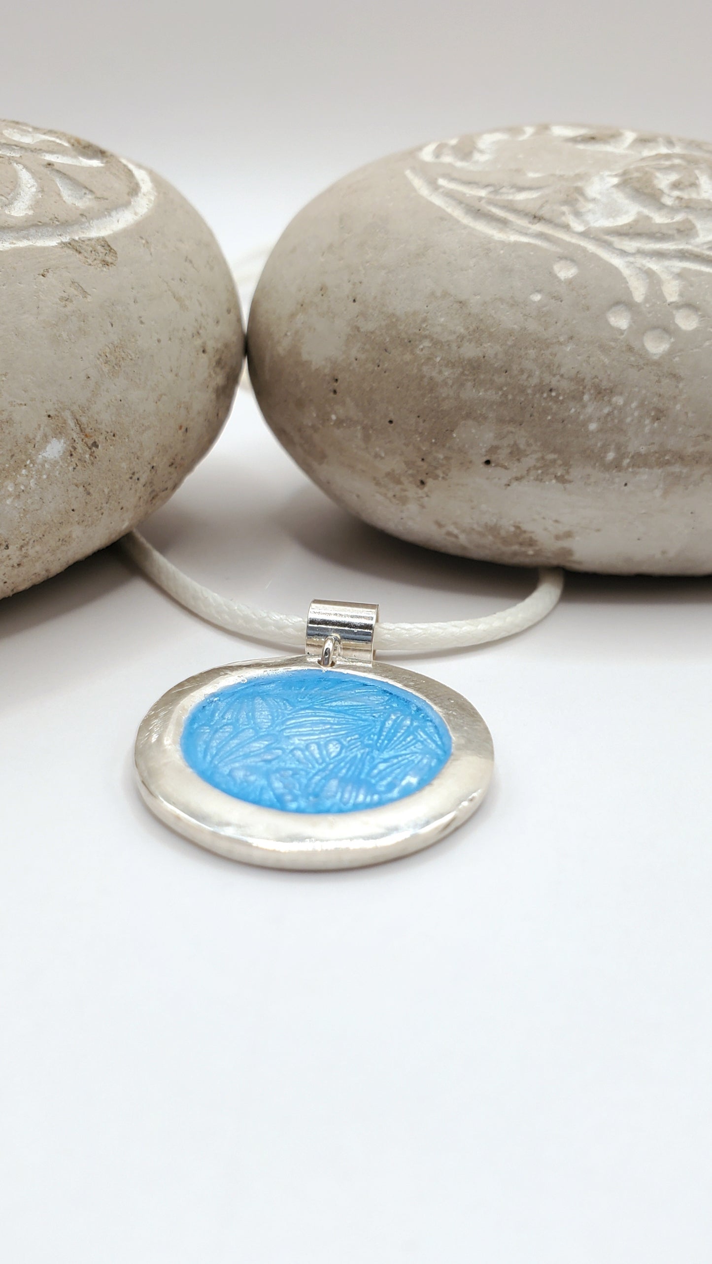 Pendentif Rond bleu Provence – Émail Grand Feu sur Argent Fin - Maison CALUB