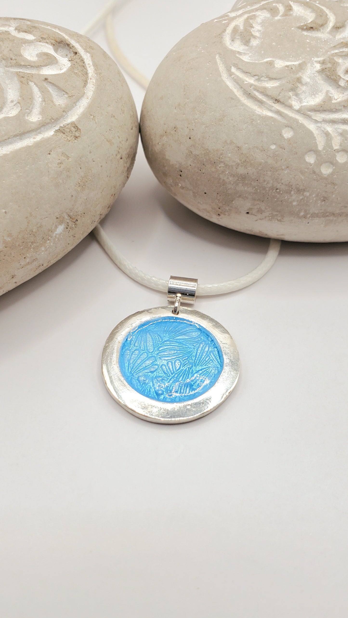Pendentif Rond bleu Provence – Émail Grand Feu sur Argent Fin - Maison CALUB