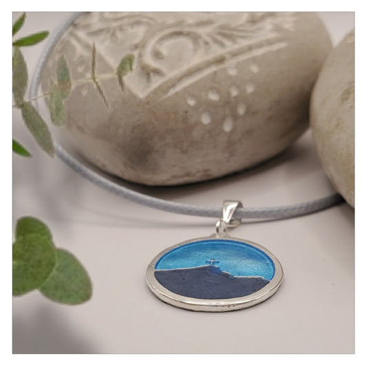 Pendentif en email grand feu sur argent, motif montagne Sainte Victoire Aix-en-Provence