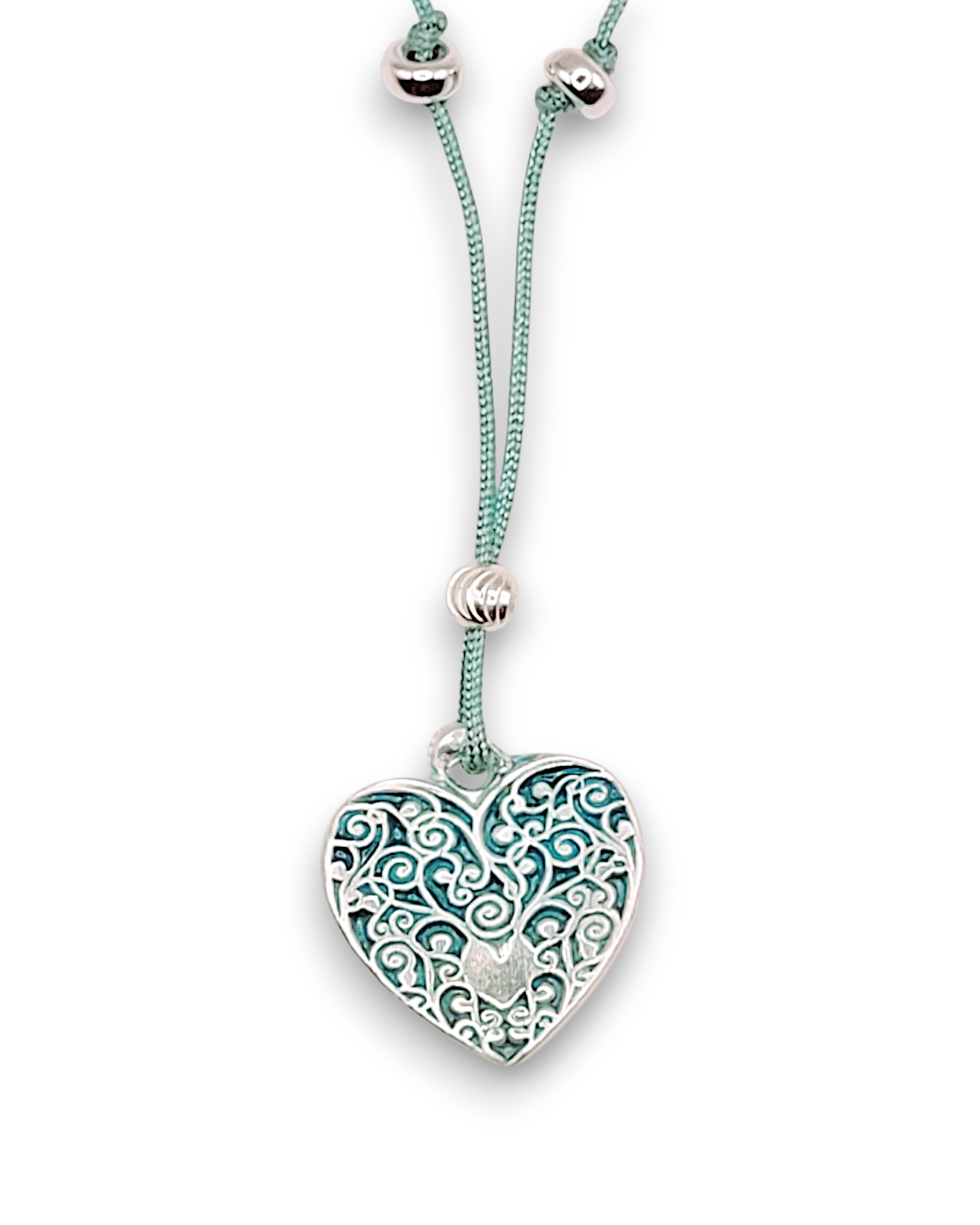 petit pendentif en émail sur argent fin champelevé et émaux bleus. Bijou artisanal réalisé à la main dans l'ateiler maison calub les émaux du Luberon