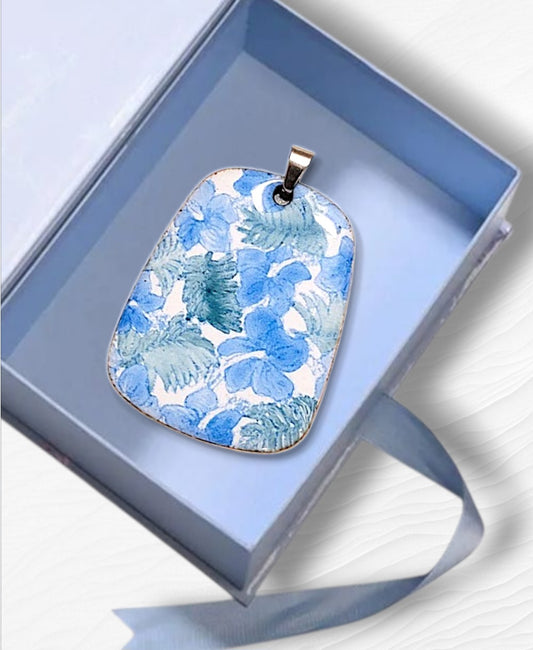 pendentif trapezoidal bleau de la igne liberty chez maison CALUB, en émail sur cuivre et peint à la main