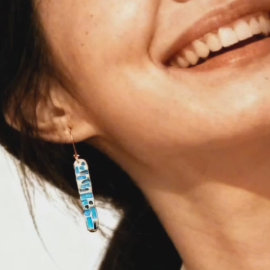 Video des boucles d'oreilles artisanales en email grand feu sur argent format oblongue, creation Maison CALUB
