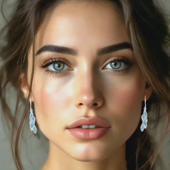 video des boucles d'oreilles feuilles de laurier en émail plique-à-jour turquoise bijoux artsanal chez maison CALUB