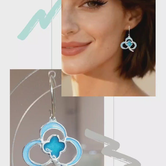 video des Boucles d'oreilles artisanales en émail grand feu sur argent représentant 2 trèfles entrelacés, fait main par maison calub